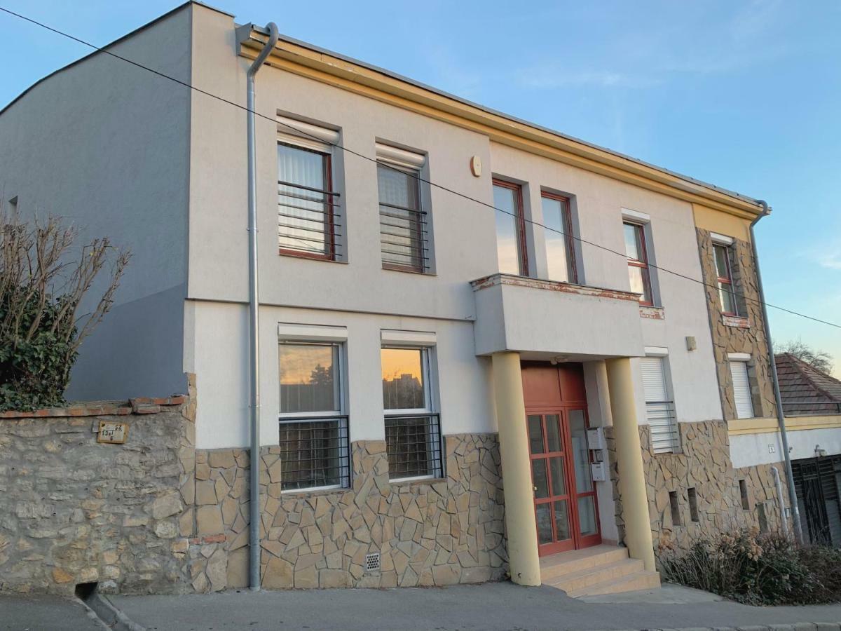 St. Peter Apartman Apartamento Pécs Exterior foto
